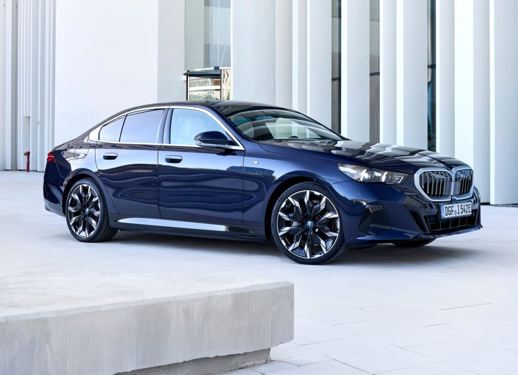 BMW i5 elektromos szedán