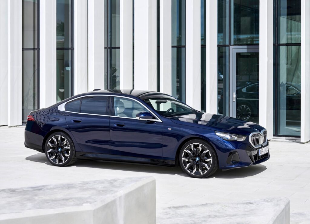 BMW i5 elektromos szedán
