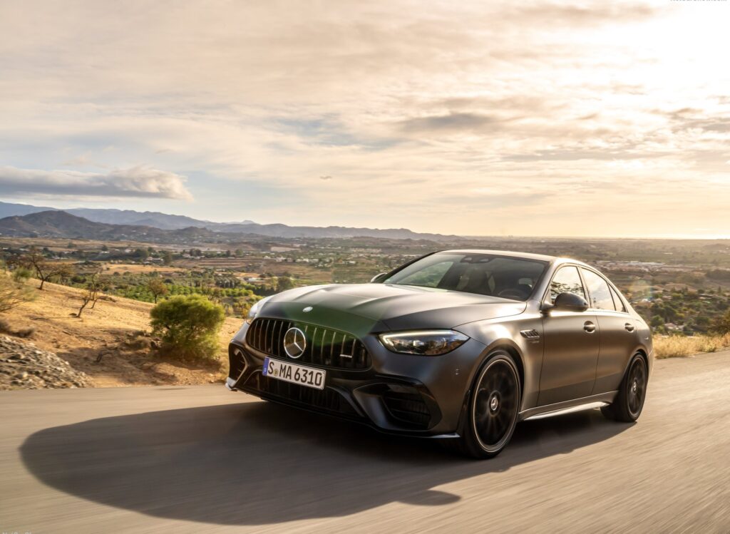 Mercedes-AMG C63 S E Performance szedán úton